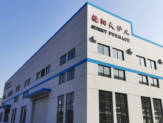 Industrieller Keramikofen in modularer Bauweise, stationär oder mobil, mit Kammerbreiten von 600-1200 mm, konzipiert für industrielle Anwendungen